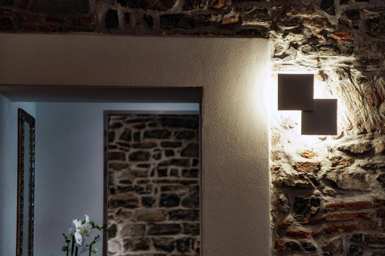 Suite Lo Storico - The House Of Travelers Como Exterior photo