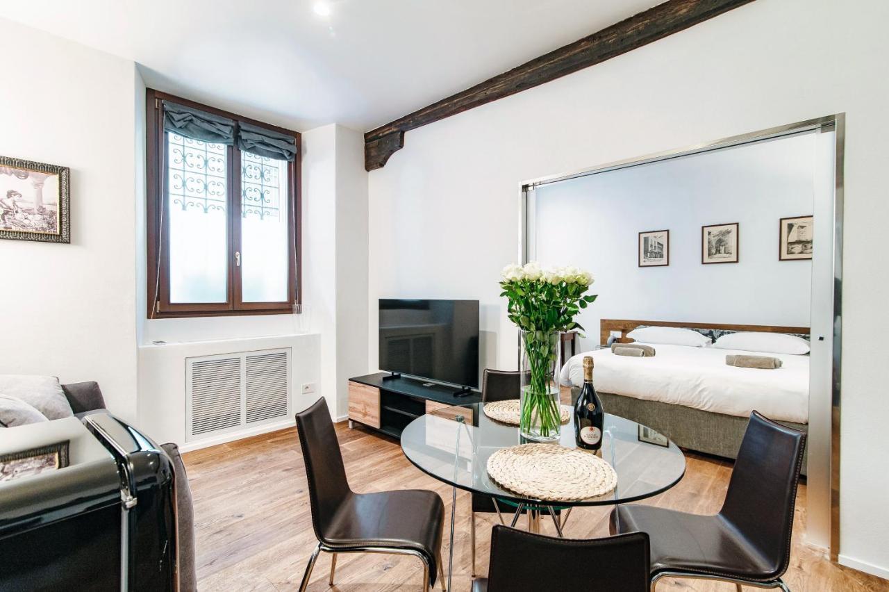 Suite Lo Storico - The House Of Travelers Como Exterior photo