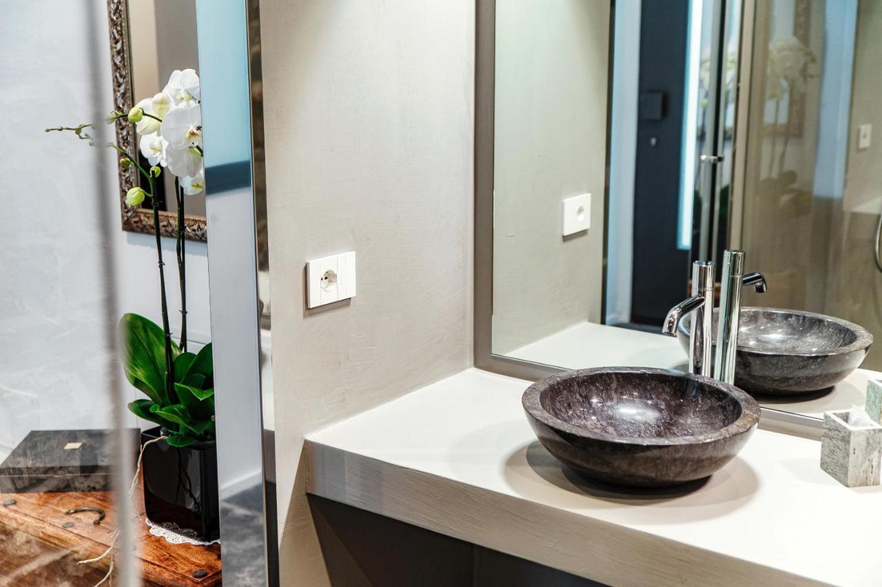 Suite Lo Storico - The House Of Travelers Como Exterior photo