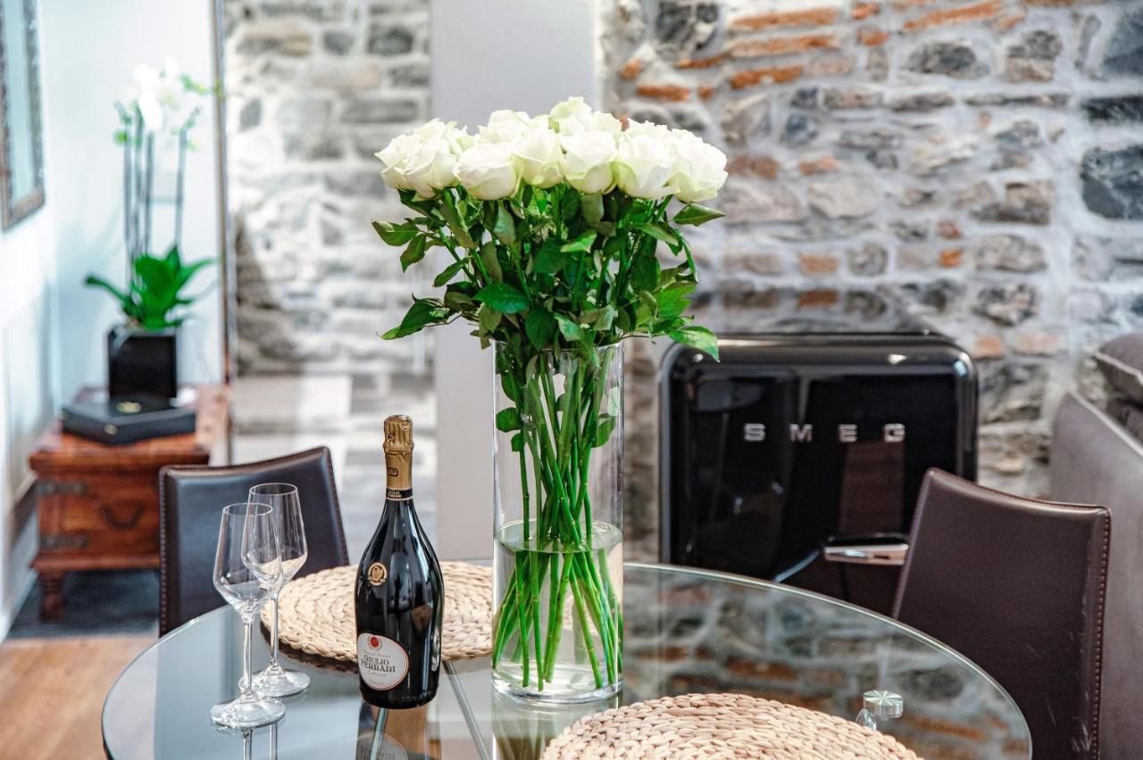 Suite Lo Storico - The House Of Travelers Como Exterior photo